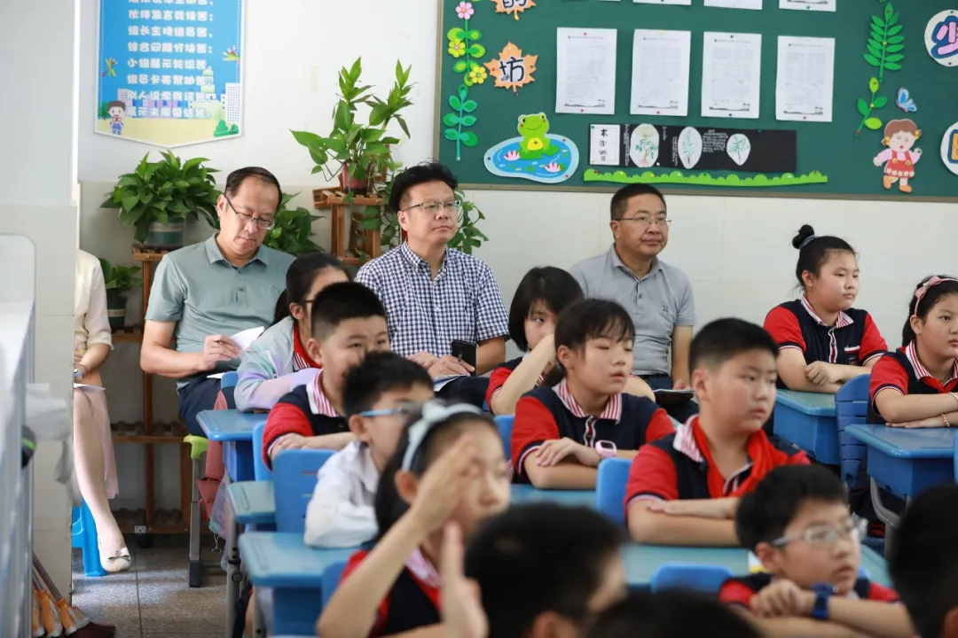 构建教育新生态，落实“双减”在行动——区教师发展中心调研我校教学工作情况
